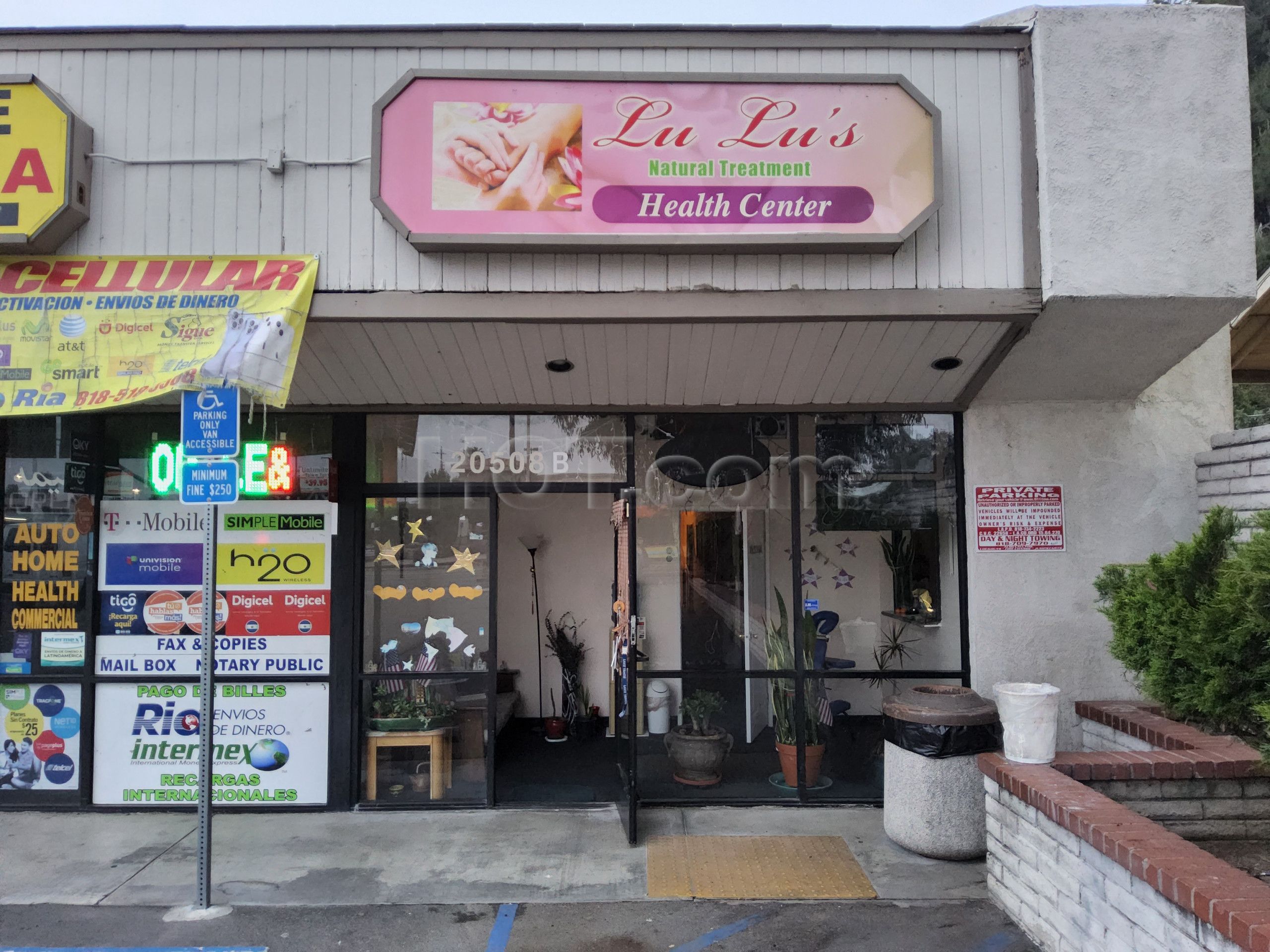 Canoga Park, California Lulu Healthy Center