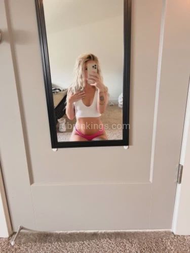 Escorts Salt Lake City, Utah Blonde, petite, bombshell