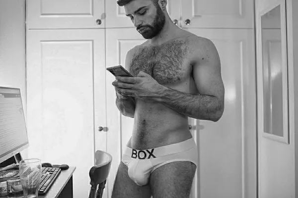 Escorts London, England Davide_x
