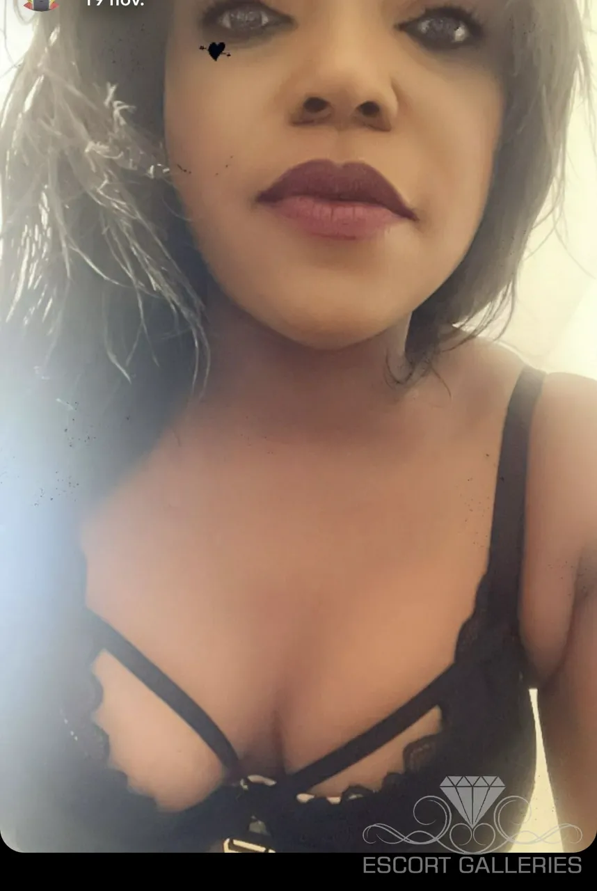 Escorts Avignon, France Mounia