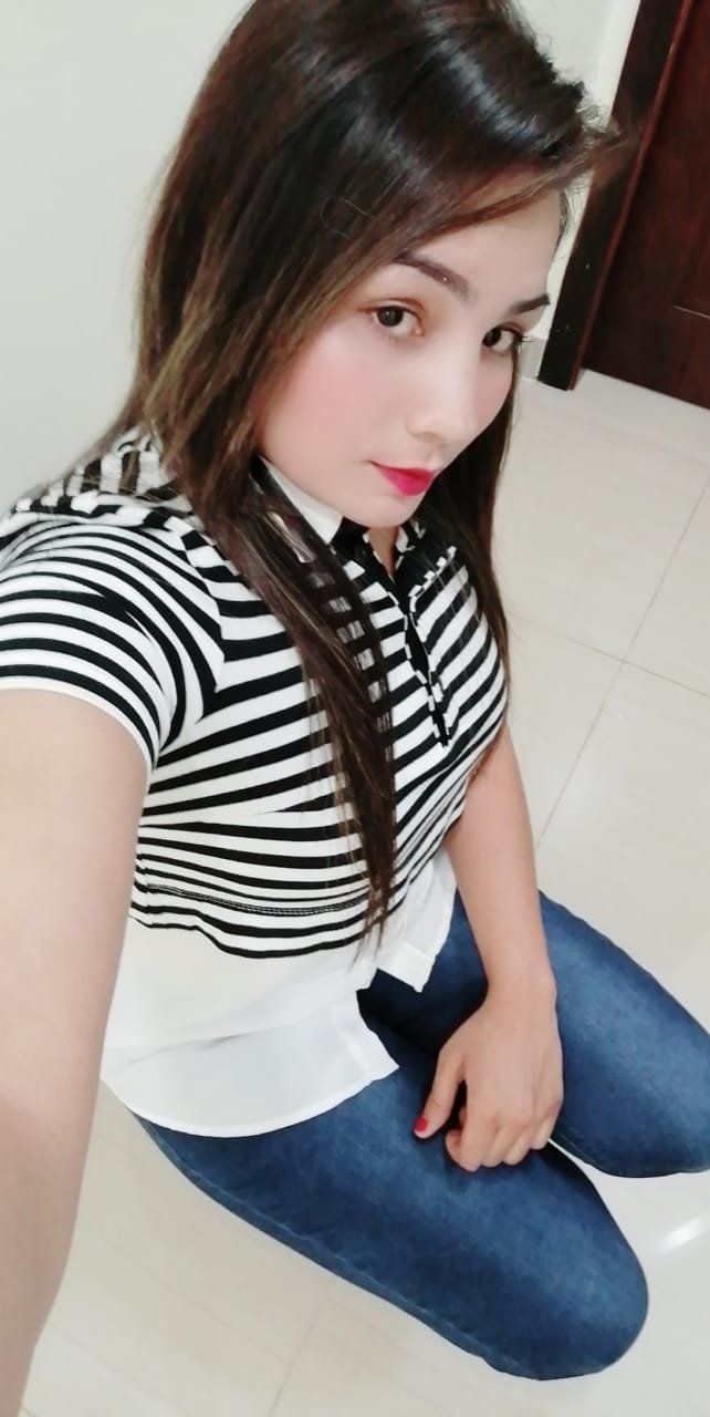 Escorts Abu Dhabi, United Arab Emirates Pareet Indian Girl