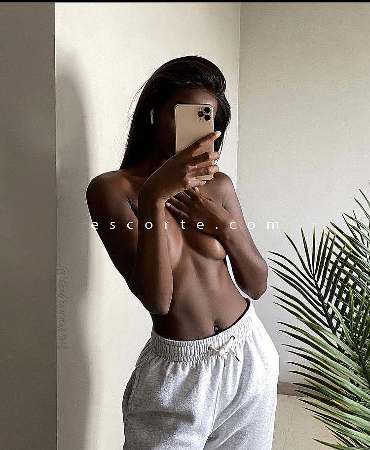 Escorts Lyon, France Sensuelle
