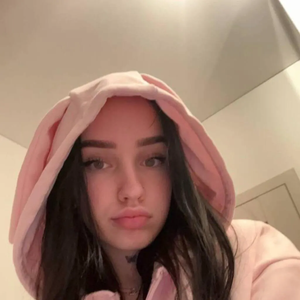 Escorts Thunder Bay, Ontario Jessica | Halloween Special! Cute & hornyyy y/o