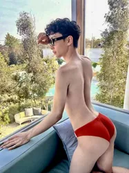 Escorts Boston, Massachusetts YoungerAsianBoy
