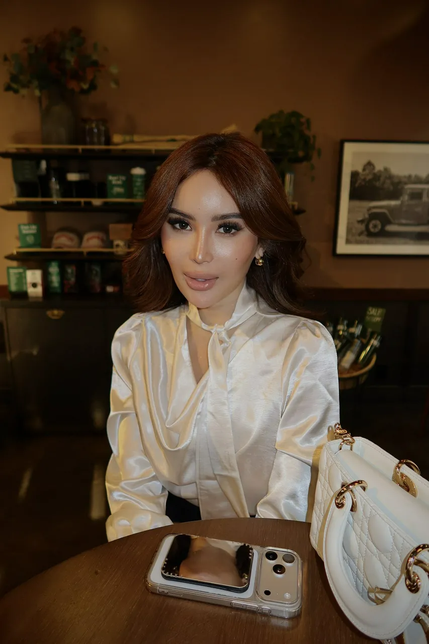 Escorts Makati City, Philippines Jeannine - VIP Companion