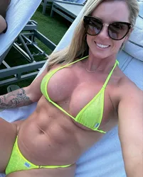 Escorts Oakville, Ontario Lisa