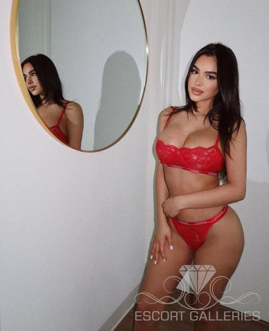 Escorts Alexandria, Egypt Alexis