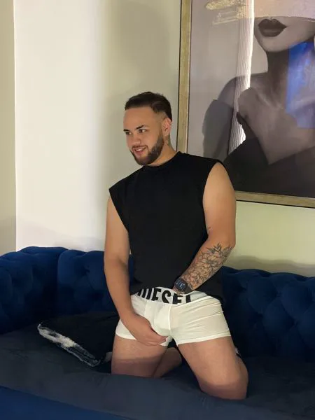 Escorts Chicago, Illinois Dylan_HotXL