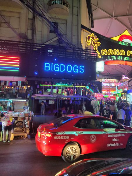 Beer Bar / Go-Go Bar Bangkok, Thailand Big Dogs