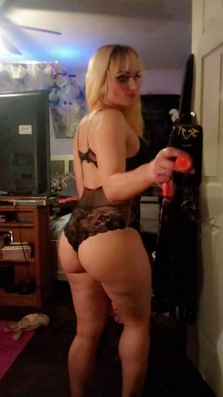 Escorts Parkersburg, West Virginia Hey it's Harley, home alone and needing company 😘