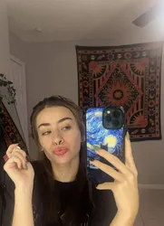 Escorts Thunder Bay, Ontario brown haired blue eyed companion