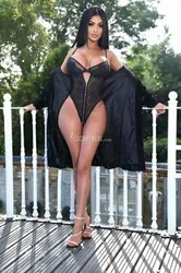 Escorts Romford, England (Melya busty elite GFE escort in Chelsea SW)