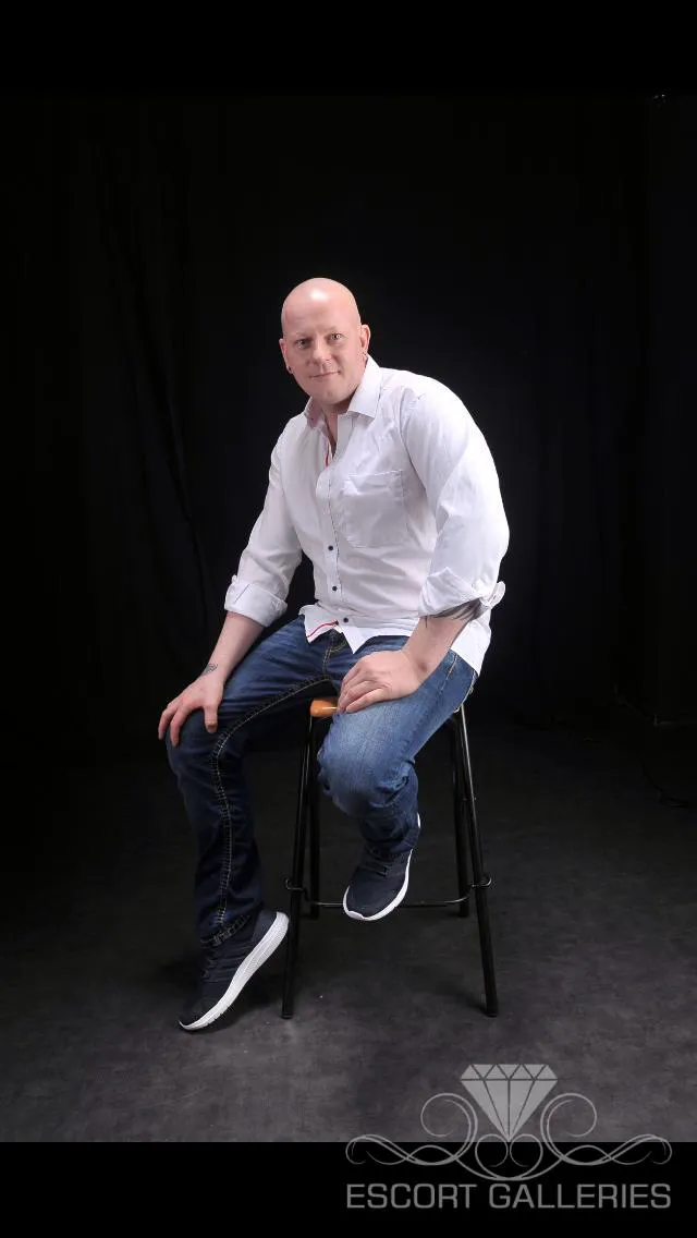 Escorts Berlin, Germany DerCharmeur