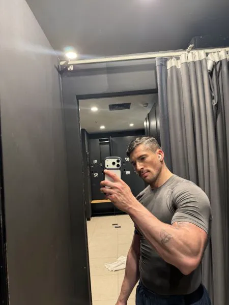 Escorts Dubai, United Arab Emirates Dixons