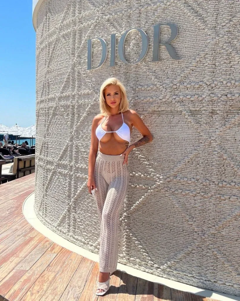 Escorts Dubai, United Arab Emirates Vikki