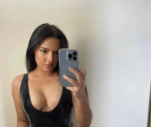 Escorts Kitchener, Ontario Sarah