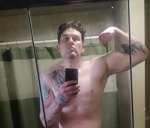 Escorts Seattle, Washington 6'6 tall tattooed man