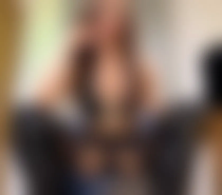 Escorts London, England British, hung, 8.5” top ts *jazmin jagger*