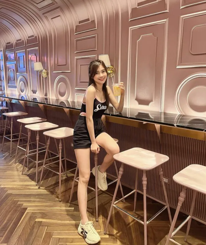 Escorts Jakarta, Indonesia Megan