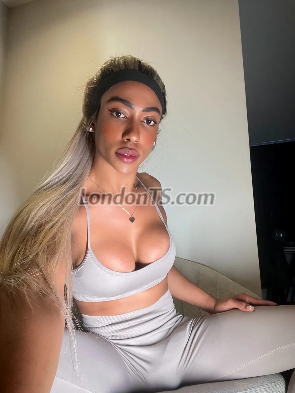 Escorts London, England YZZY BBC MONSTER COCK