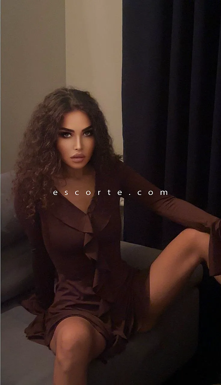 Escorts Paris, France Annie