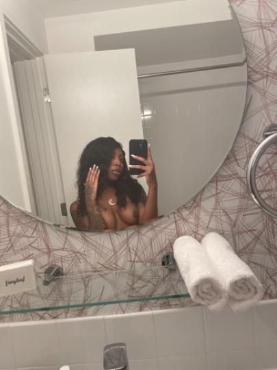 Escorts Raleigh, North Carolina Renee Still In Town😌OUTCALL ONLY