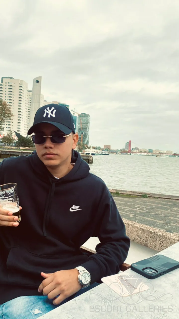 Escorts Medellin, Colombia null