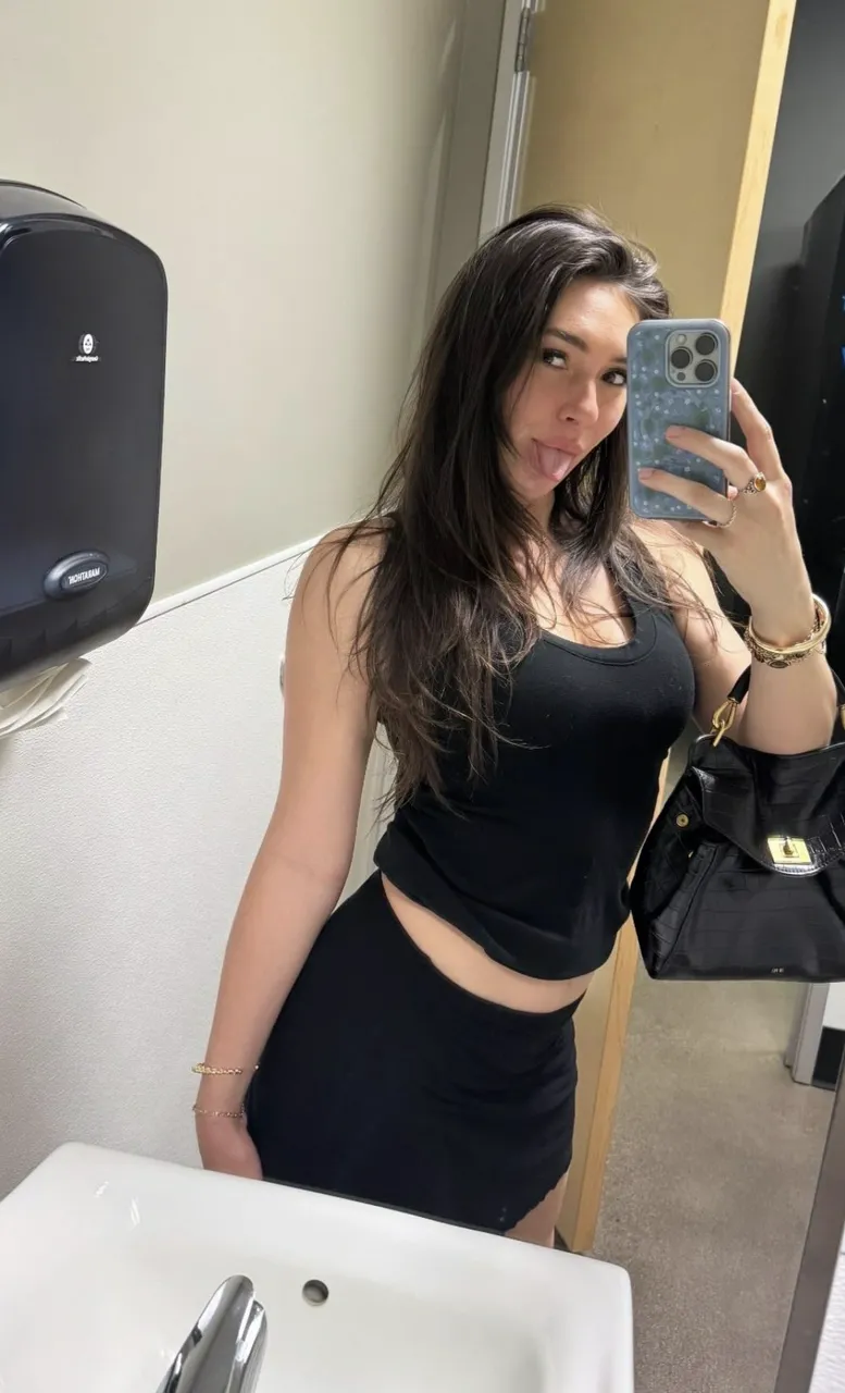 Escorts Paris, France Betia