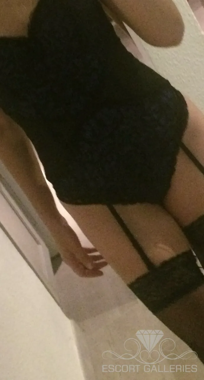 Escorts Montpellier, France Lola34