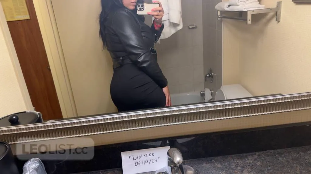 Escorts Hamilton, Ontario Monica