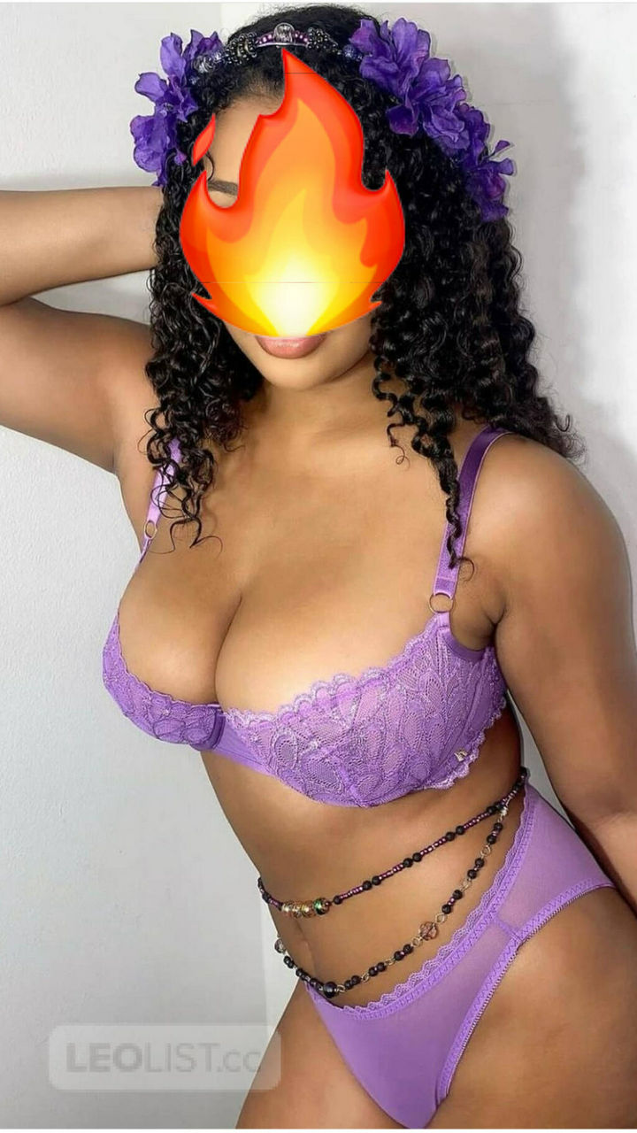 Escorts Timmins, Ontario REAL!! :) juicy booty .. mocha babe in tow