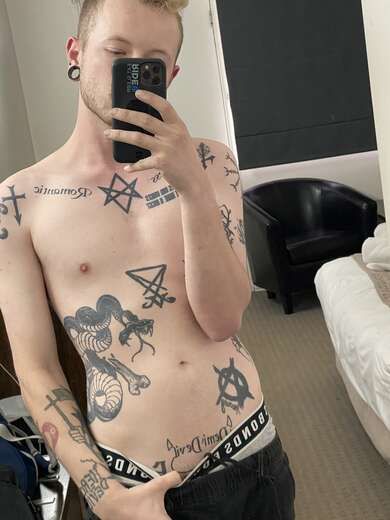 Escorts Gold Coast, Australia Young tattooed alt guy