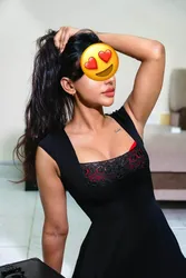 Escorts Sharjah, United Arab Emirates Dhiya independent girl