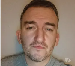 Escorts Hillington, England Straight guy here for men.