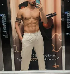 Escorts Dubai, United Arab Emirates Cresto