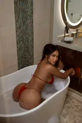 Escorts Honolulu, Hawaii ElegantEmi