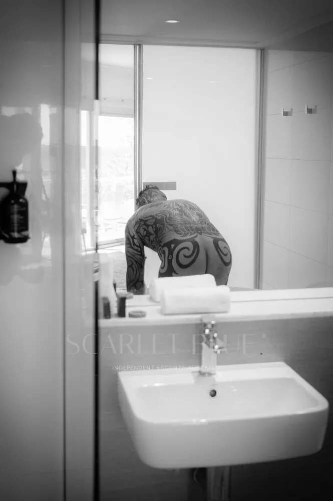 Escorts Perth, Australia Salvador Darling - male Escort 


