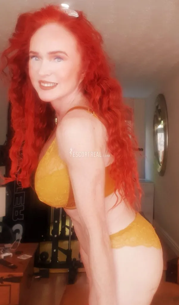 Escorts Bury St Edmunds, England (WEBCAM  hot movies available please ask for more details)