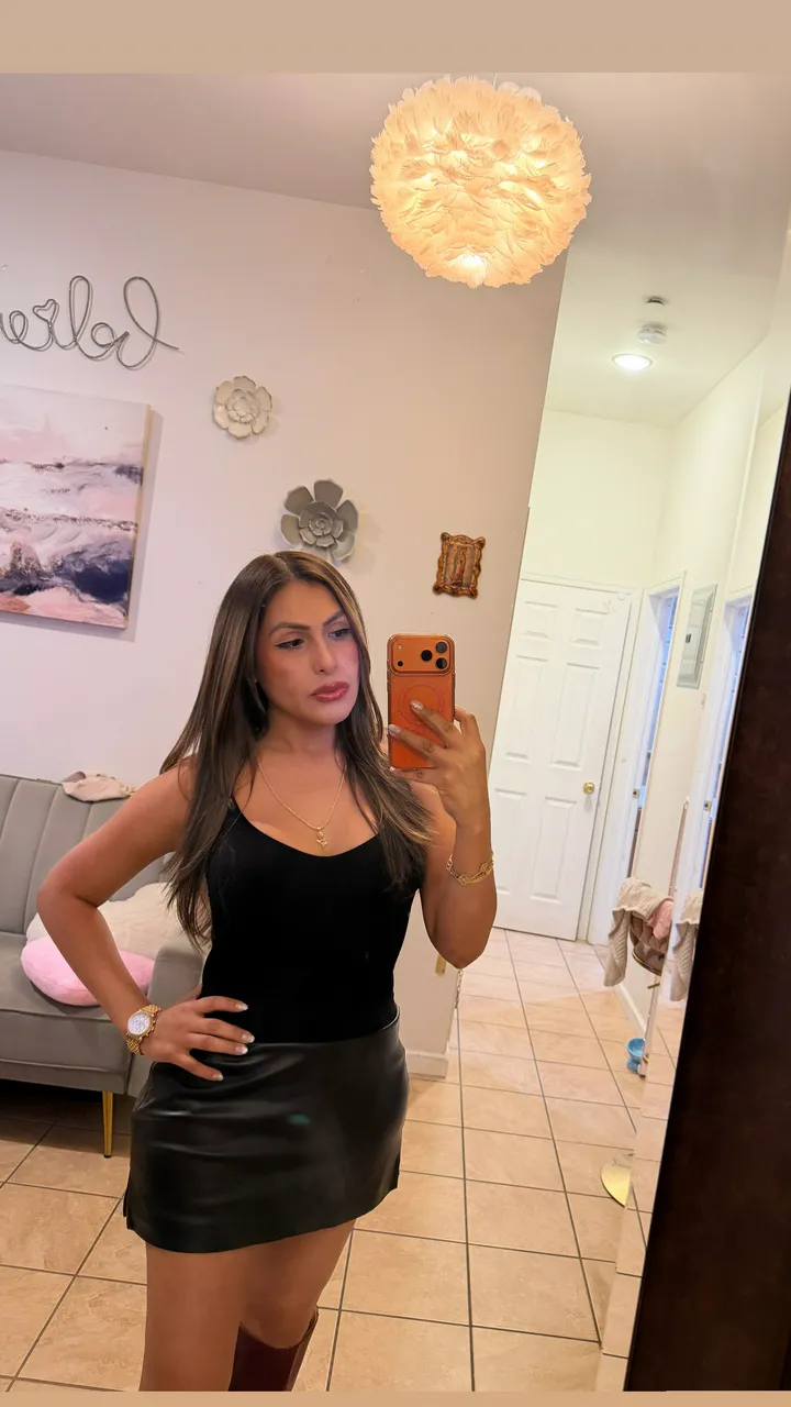 Escorts Long Island City, New York WESTBURY by the mall