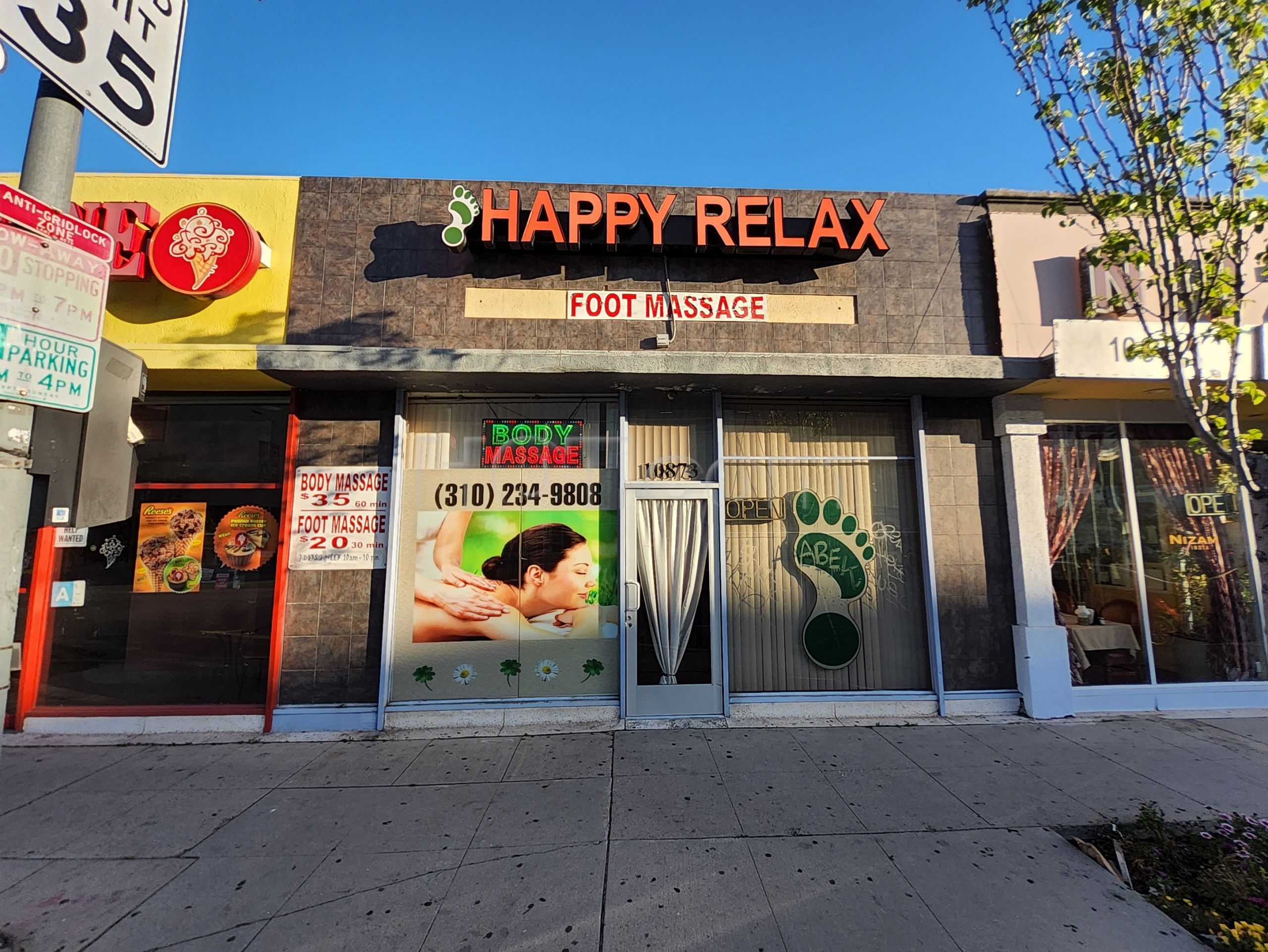 Los Angeles, California Happy Relax Foot Massage