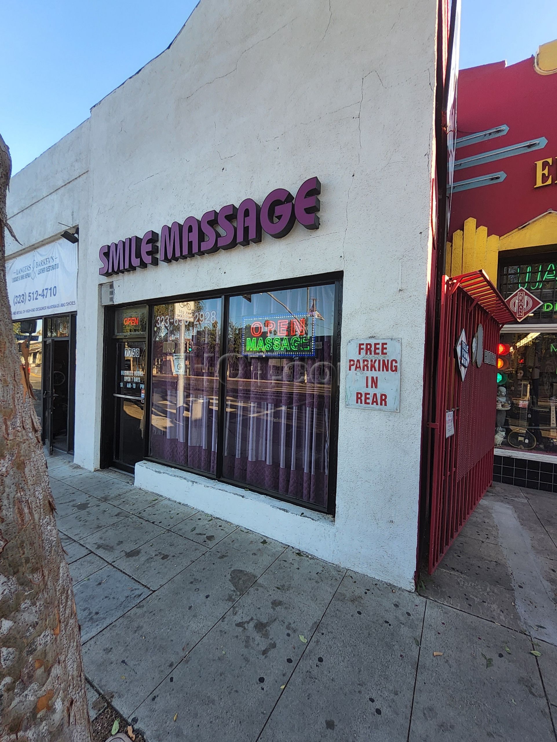 West Hollywood, California Smile Massage