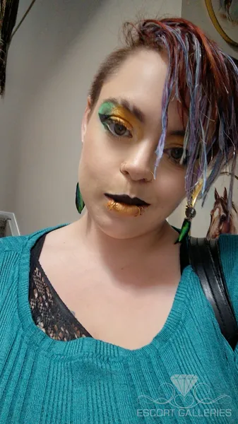 Escorts Edmonton, Alberta Sarah
