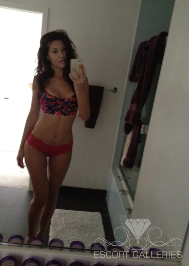 Escorts Niort, France Judicaella