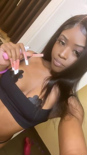 Escorts Bakersfield, California The FINESST Provider 👸🏾 I'm Available 24/7 Outcalls FT SHOWS ❣ I sell Content 💙💦 Petite & Sweet 🍬Amosc realprettydaaii 😍