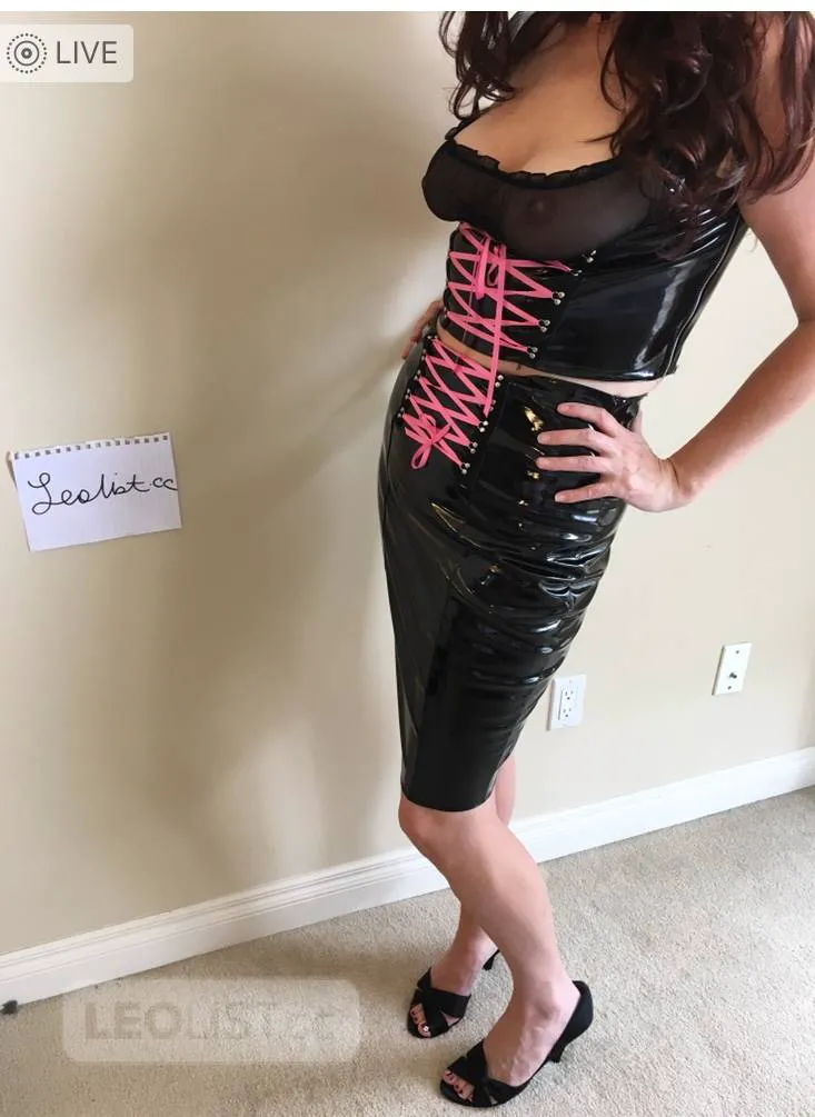 Escorts Calgary, Alberta Mistress Julia