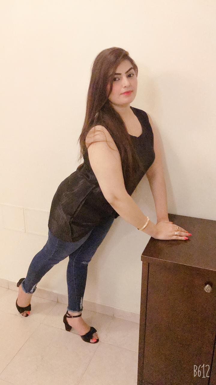 Escorts Abu Dhabi, United Arab Emirates Simran Indian Milf