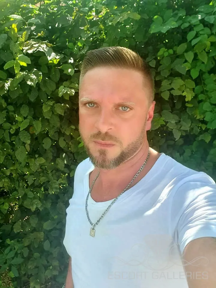 Escorts Germany SteveBi6