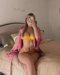 Escorts Chicago, Illinois Hello guys I’m Amalia