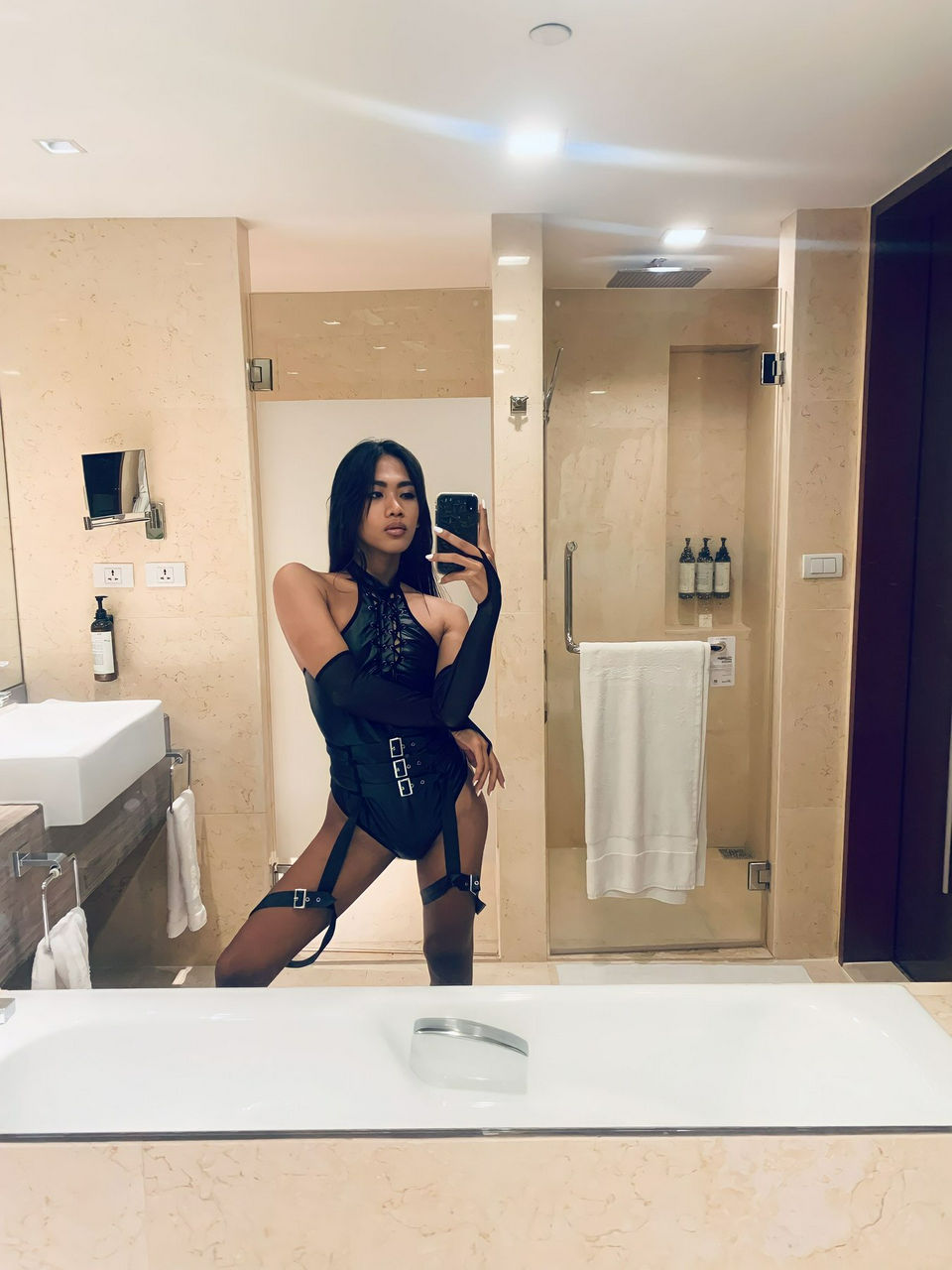Escorts Makati City, Philippines Jhen for Party Sex