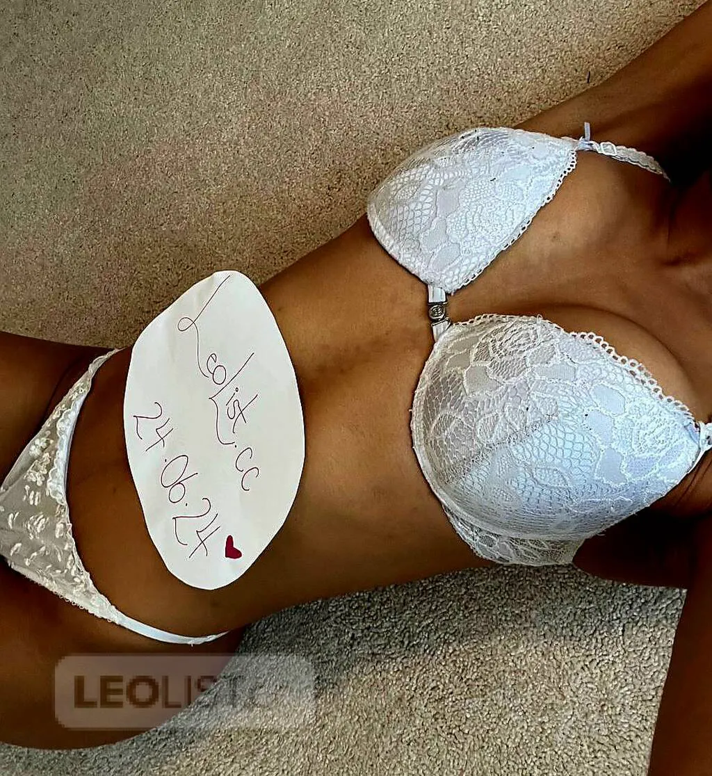 Escorts Oakville, Ontario NEW SEXY!! SUNKISS cant be missed spinner!! HOTTIE Alert